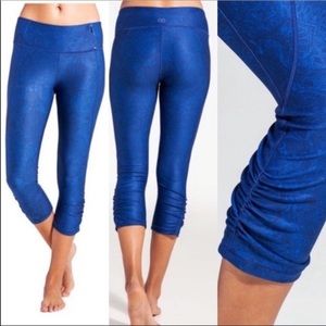 Calia Essential Sapphire Blue Floral Ruched Ankle Cropped Leggings Size Medium